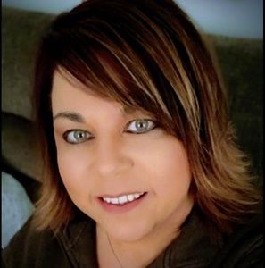 Meet your Posher, Traci